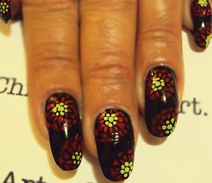 Хризантема на ногтях